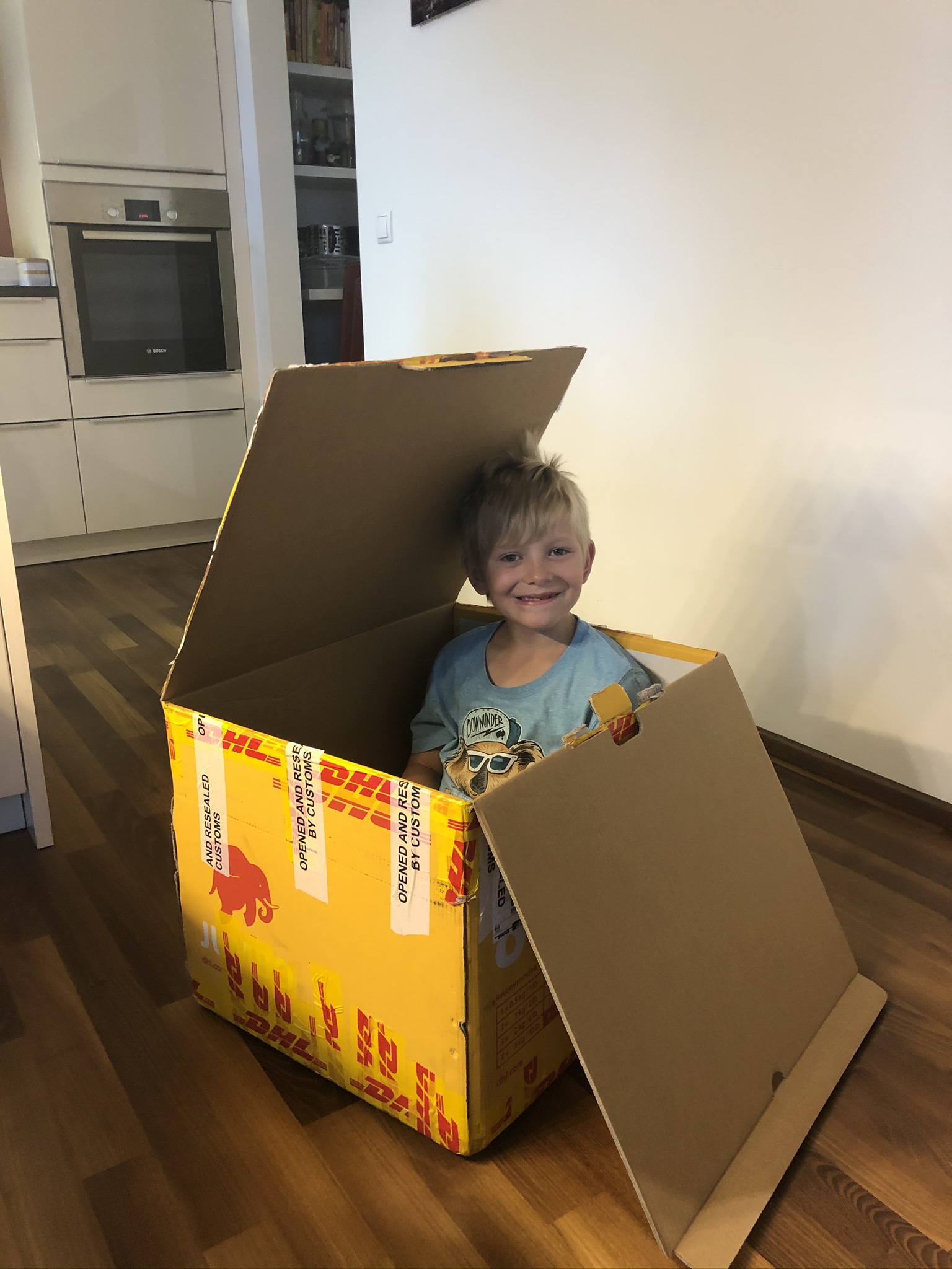 Ach Maximilian ist auch schon mit dem Paket angekommen